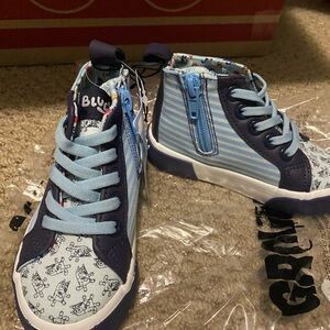 Kids High-Top Sneakers. Toddler size 7. Bluey